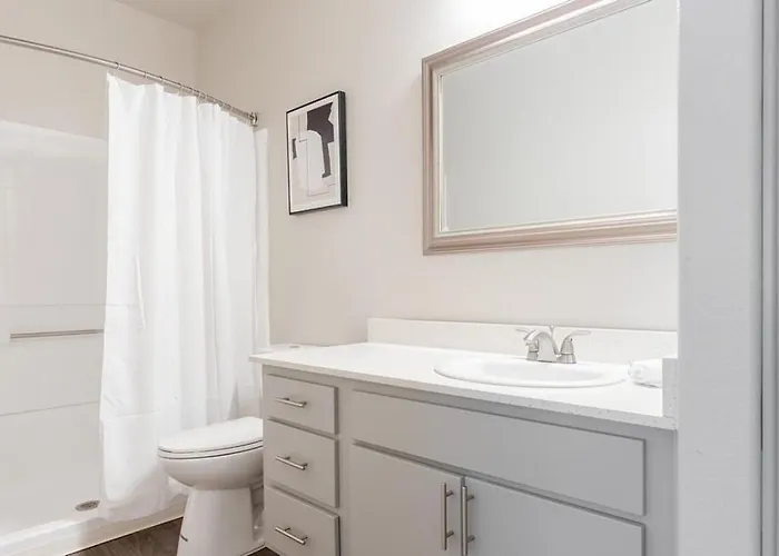 Landing Modern With Amazing Amenities *
