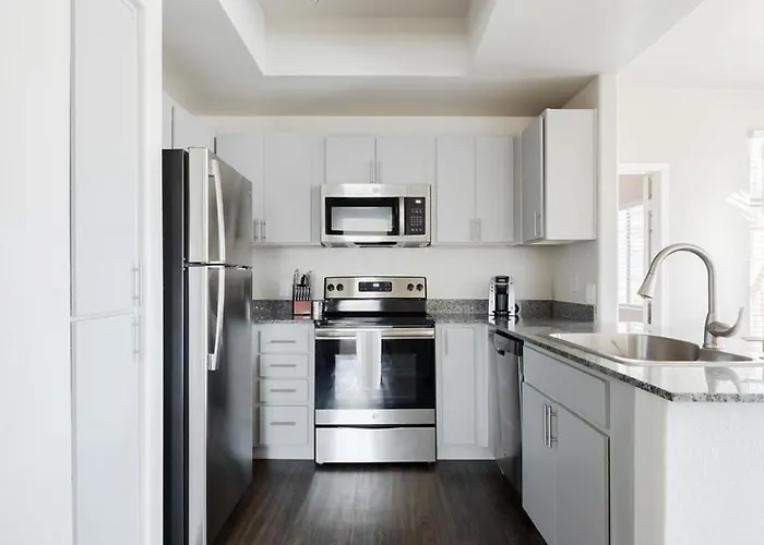 Apartment Landing Modern With Amazing Amenities *