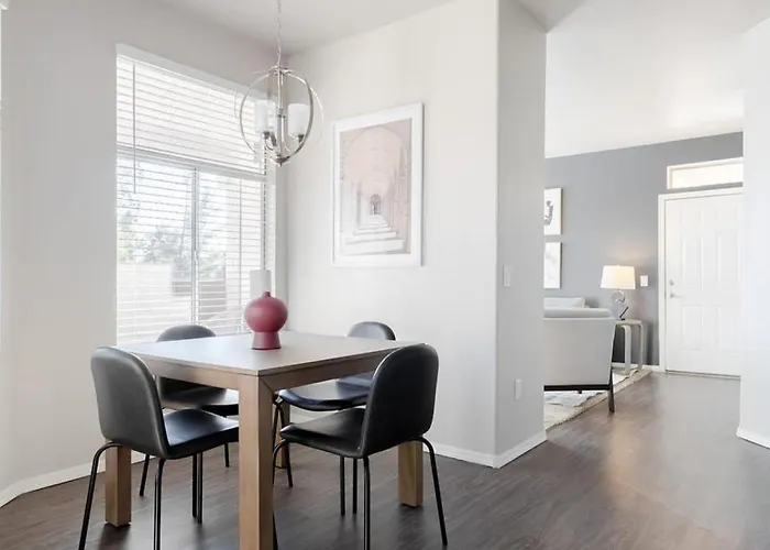 Apartment Landing Modern With Amazing Amenities Phoenix