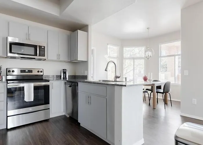 Landing Modern With Amazing Amenities Apartment Phoenix